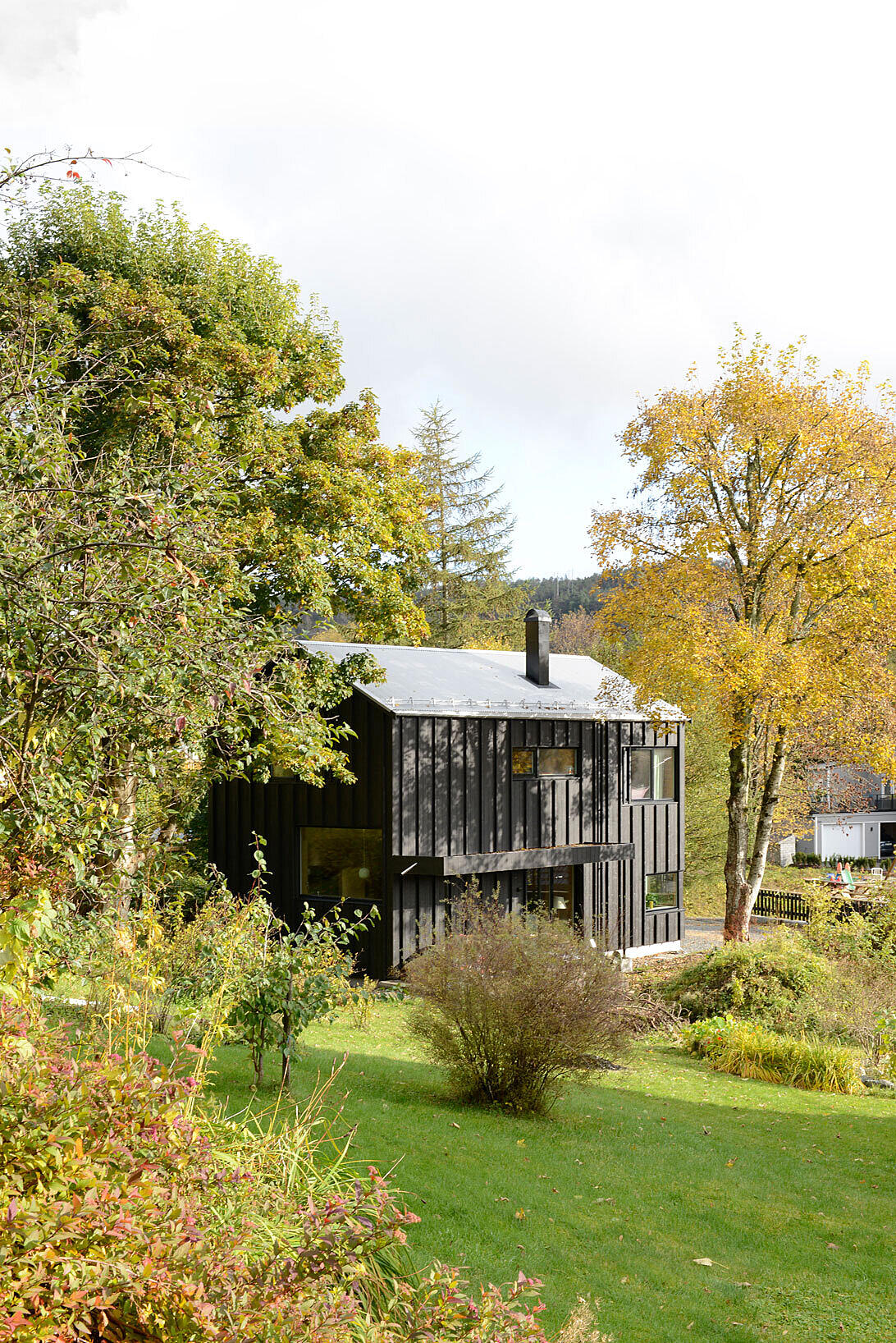 Nærutsikt. Mange hus er bygget slik at du skal kunne se så langt som mulig fra vinduene. På Titlestad er det viktigst å ha kontakt med trærne